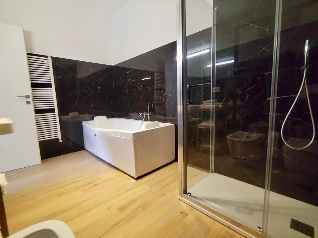 Hh Hermoso Housing Asti Esterno foto